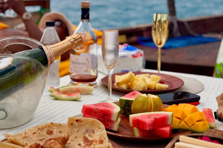 Zanzibar: Mnemba Island Luxury dhow Tour with Snorkeling