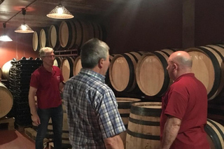Cantabria: Wine and Liquor Tasting Guided Tour with Snacks