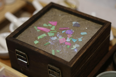 Shanghai: Mother-of-Pearl Jewelry Workshop