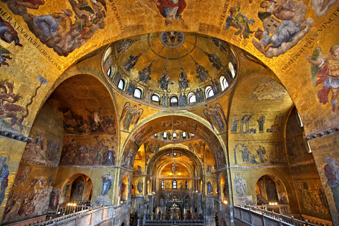 Veneza: Acesso prioritário à Basílica de São Marcos e tour guiadoTour pela França