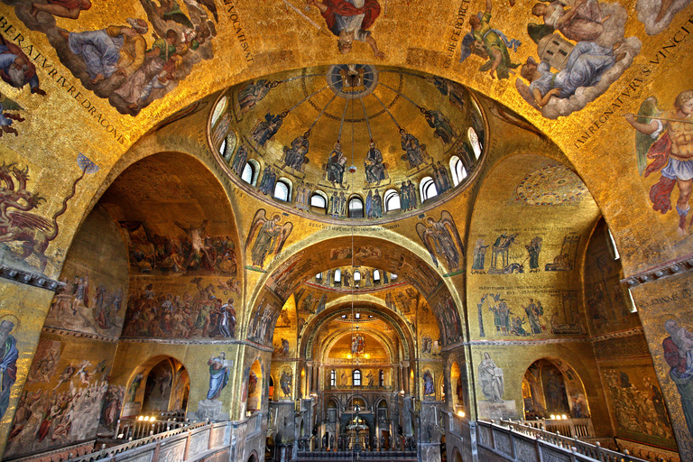 Veneza: Acesso prioritário à Basílica de São Marcos e tour guiadoTour pela França