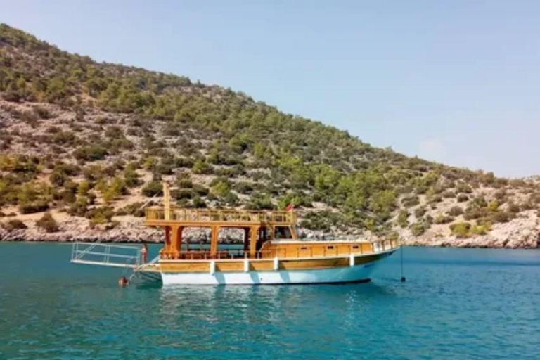 Kuşadası: Sunrise Boat Cruise with Breakfast & Swim Stops