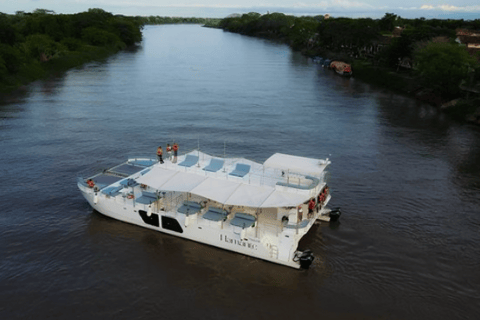 Cartagena: Catamaran Flamante Sunsetplan with Open Bar!