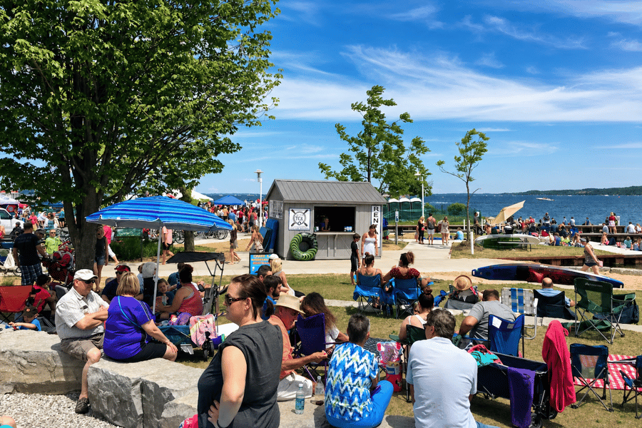 Traverse City: Kajak-Verleih mit Paddel und Schwimmweste. Foto: GetYourGuide Traverse City: Kajak-Verleih mit Paddel und Schwimmweste. Foto: GetYourGuide