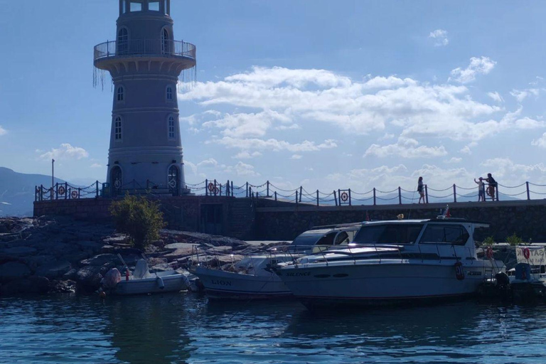 Alanya: Pirate Boat Tour with Swimming Stops & Foam Party