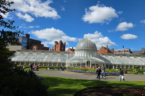 Belfast: City Hall to Queen's Quarter Walking Tour