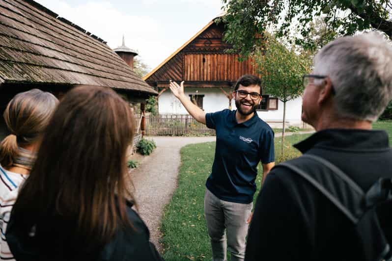 Depuis Prague : visite d'une journée à Kutná Hora, l'ossuaire et le village folklorique