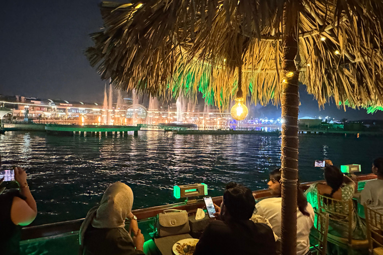 迪拜河阿拉伯独桅帆船巡游、小型游艇码头表演、自助餐和饮料选项迪拜河游船+晚餐+现场舞蹈表演（不含接送服务）