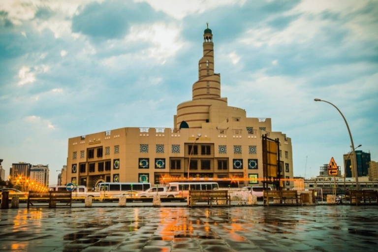 Au départ de Doha : Visite privée de la ville et promenade en bateau Dhow.Au départ de Doha : Visite privée de la ville et croisière en boutre