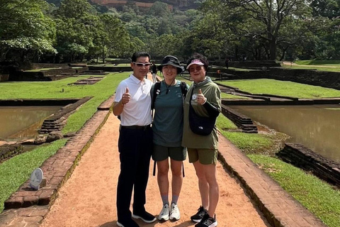 Sigiriya: Sigiriya & Dambulla Day Tour with Lunch