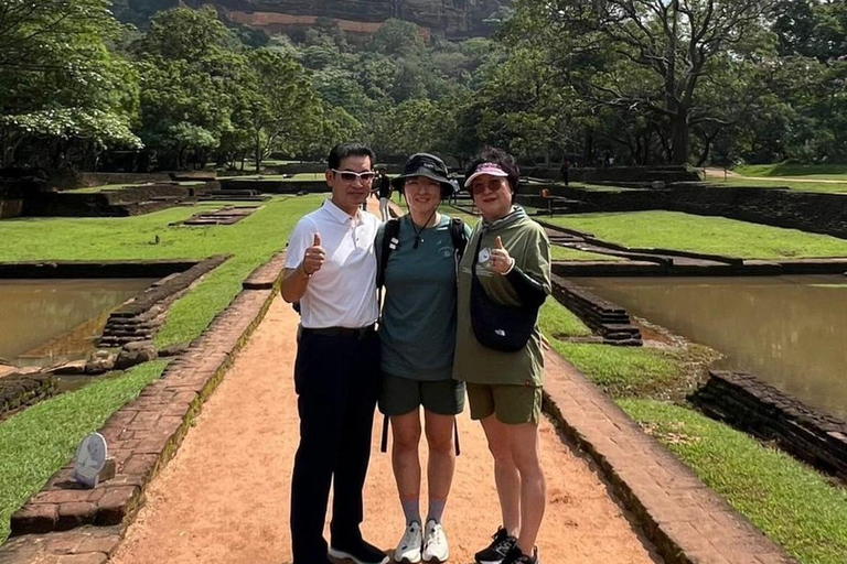 Sigiriya: Sigiriya & Dambulla Day Tour with Lunch
