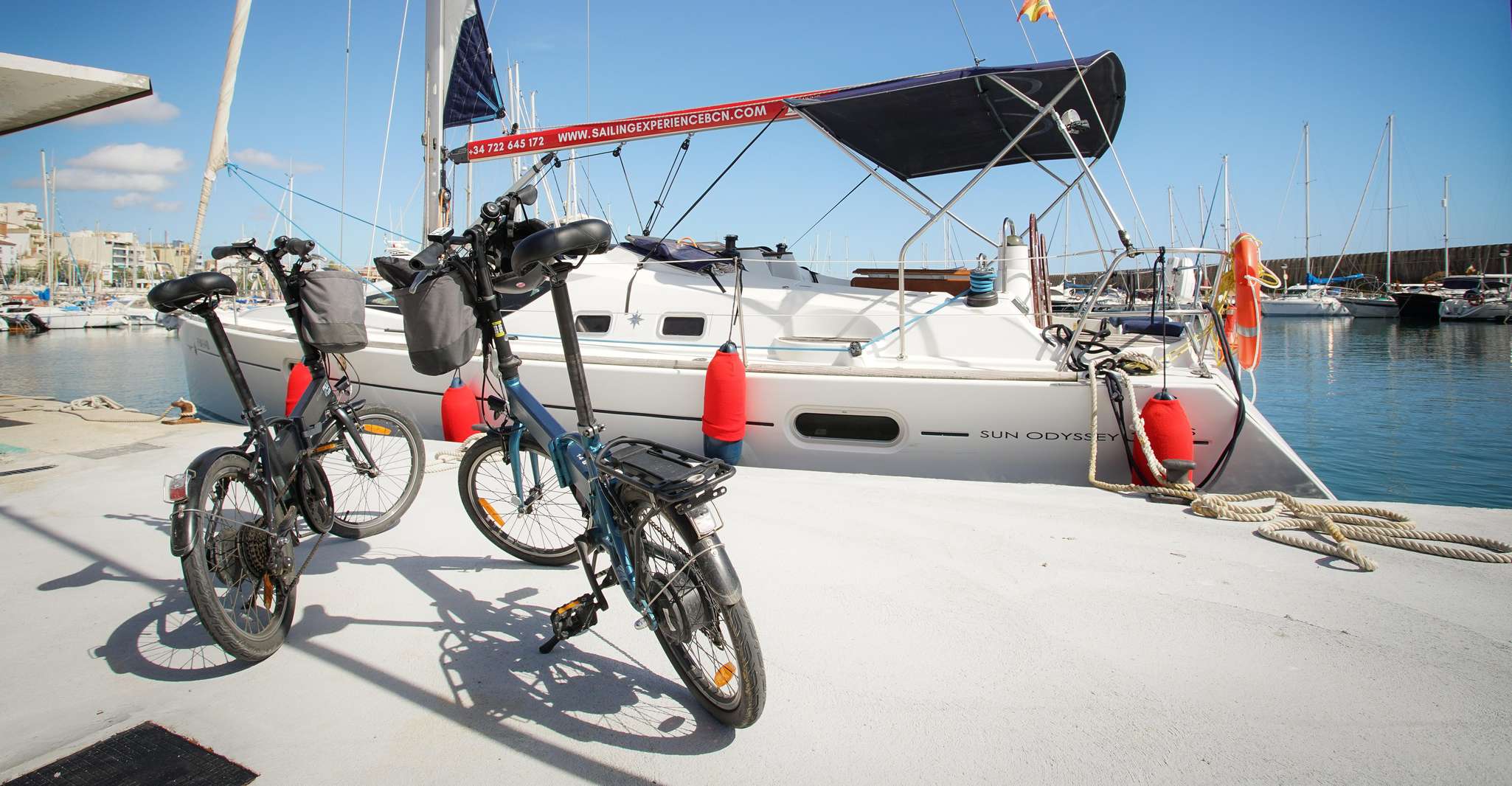 Van Barcelona, ​​zeilen en e-bike wijnmakerij tour met proeverijen - Housity