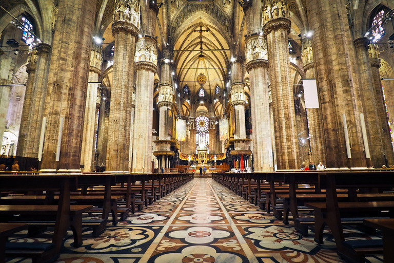 Milano: Guidad stadsrundtur med Duomo och valfri terrassSmågruppsresa med tillgång till terrass (hiss)