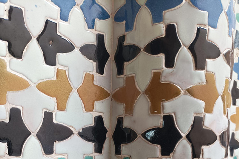 Granada: Alhambra, Alcazaba, and Nasrid Palaces Tour GRANADA. Alhambra with Nasrid palaces, Generalife, Alcazaba