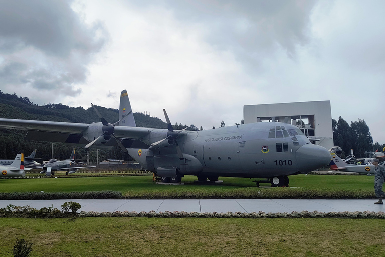 Bogotá: Jaime Duque Park and Aerospace Museum with pick-up service.