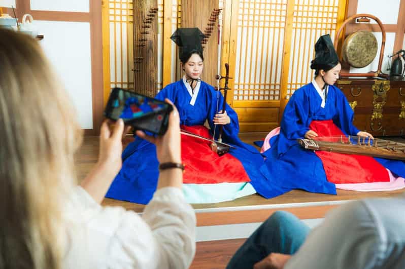 Seoul: Korean Traditional Music Performance "Jinyeon"