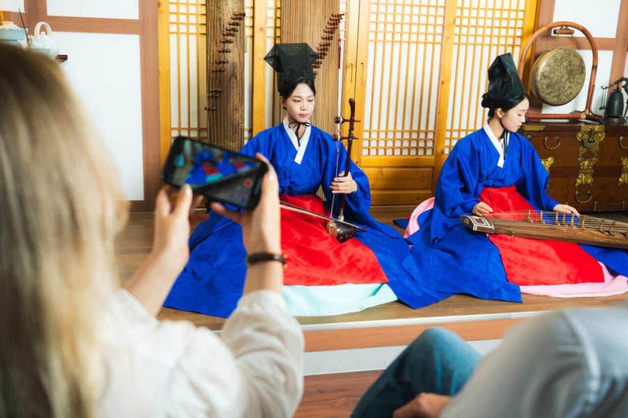 Seoul: Koreanische traditionelle Musikaufführung „Jinyeon“