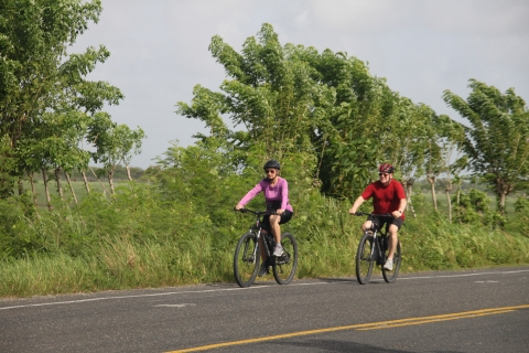 Circuit en E-bike à Punta Cana : Macao, El Salado, Ceiba, El CañoPunta Cana E-bike tour : La meilleure façon de nous connaître.