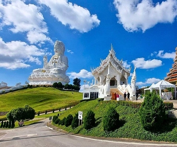 Chiang Mai: White, Blue & Big Buddha Temples in Chiang Rai