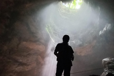 Yogyakarta: tour compartido de la cueva de Jomblang y la cueva de PindulYogyakarta : Excursión compartida por la cueva de Jomblang y la cueva de Pindul