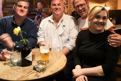 Liverpool: Pub Crawl Tour guiado con 3 Bebidas