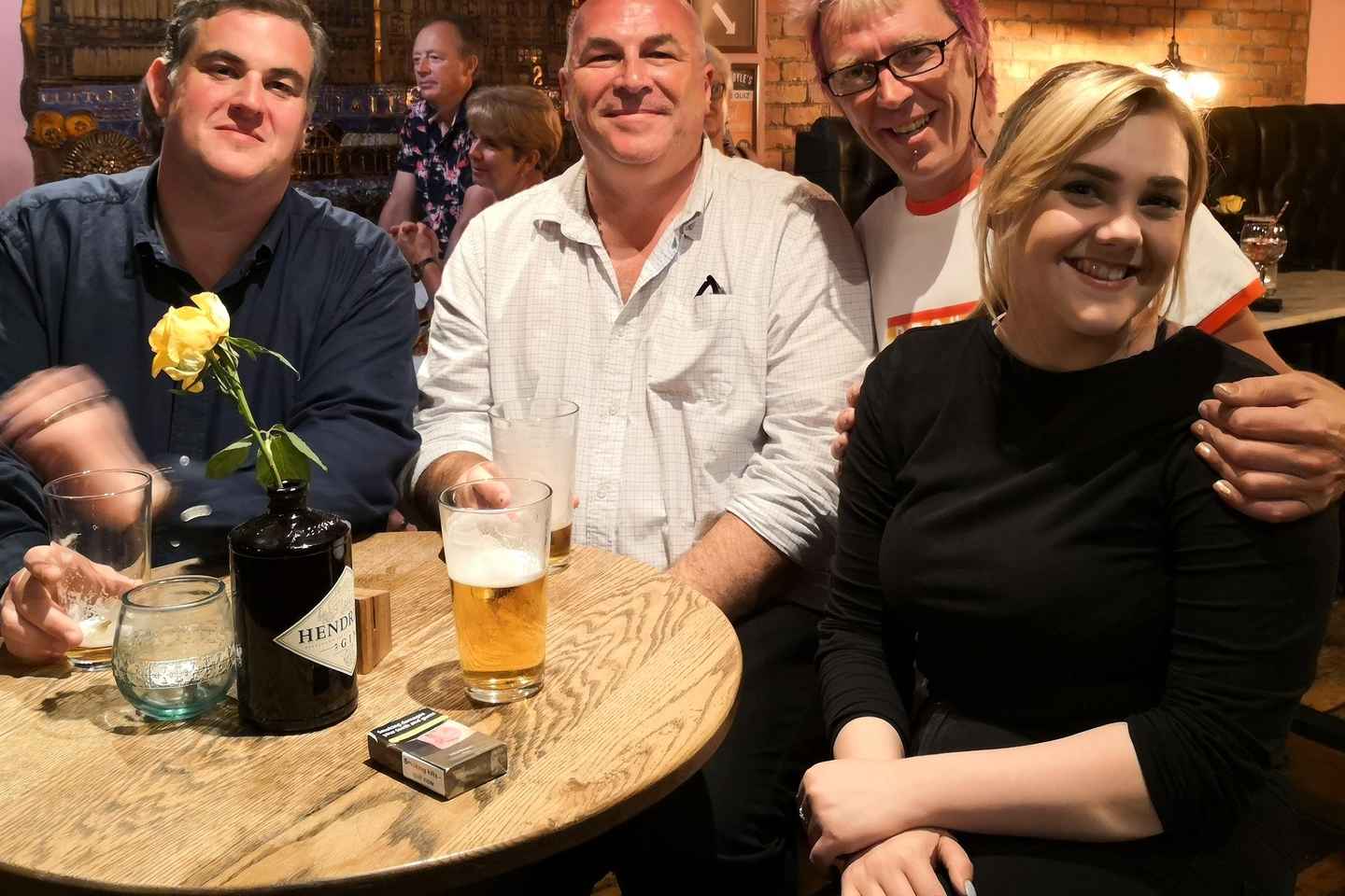 Liverpool: Guided Pub Crawl Tour with 3 Drinks