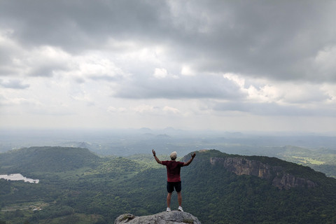 Avventura escursionistica a Dolukanda – La roccia curativa di Aristhana