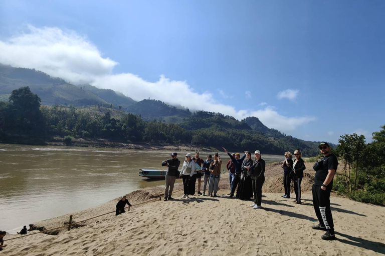 Luxury Mekong Cruise: Chiang Rai to Luang Prabang (2 Days)