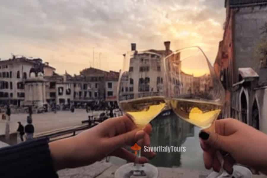 Venedig: Rundgang bei Sonnenuntergang mit Essen und Weinverkostung. Foto: GetYourGuide