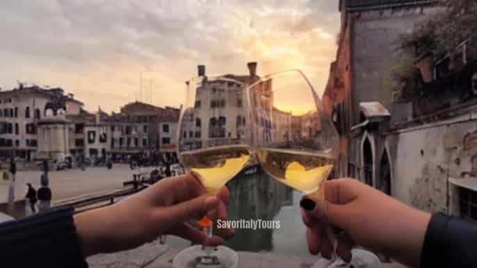 Venice: Sunset Walking Tour with Food and Wine Tastings