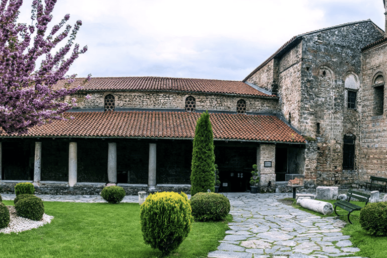 Kastoria: Private Lakes Tour to Pogradec, Ohrid & Bitola