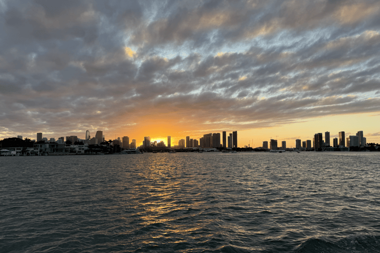 Miami: 4th of July Fireworks Cruise on Biscayne Bay