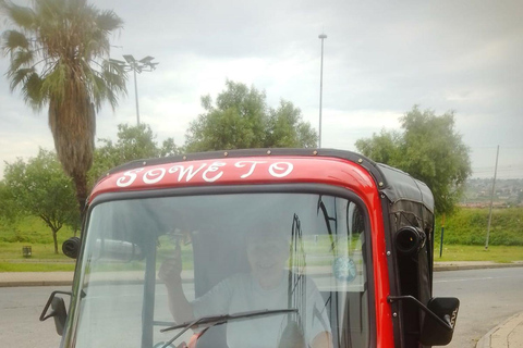 Johannesburg: Soweto Tuk-Tuk or Bike Tour