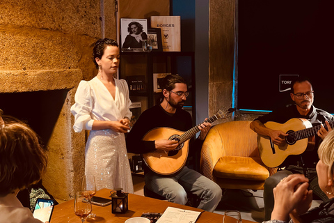 Porto: Traditionele fado show met welkomstdrankje