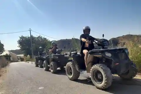 Benidorm: tour guiado de 1 hora em buggy ou quadriciclo com briefing de segurança.
