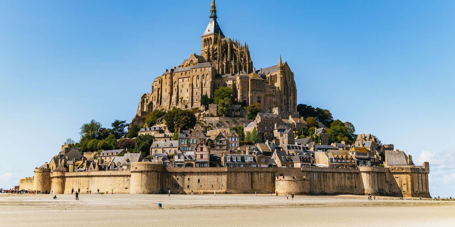 Paris: D-Day Landmarks and Mont Saint-Michel Guided Tour