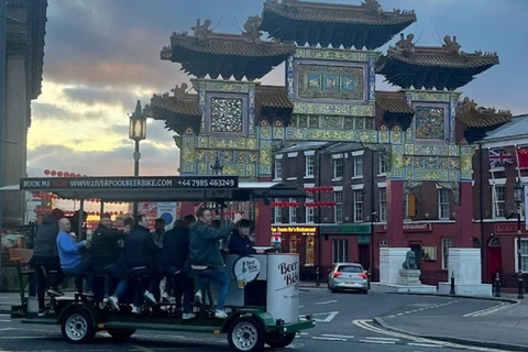 Liverpool: passeio de bicicleta com bebidas e músicaPasseio de bicicleta com cerveja em Liverpool com bebidas