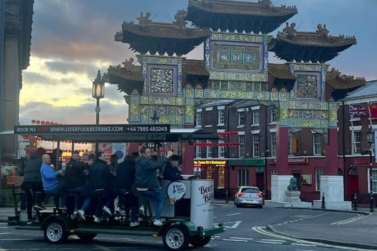 Liverpool: passeio de bicicleta com bebidas e músicaPasseio de bicicleta com cerveja em Liverpool com bebidas