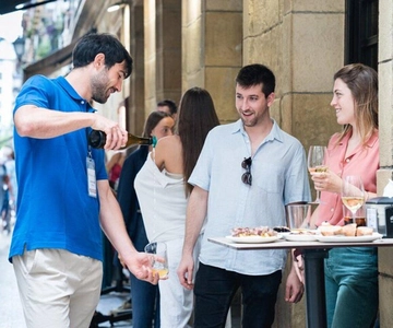 San Sebastian: Guided Food Tour with Pintxo Tasting & Wines