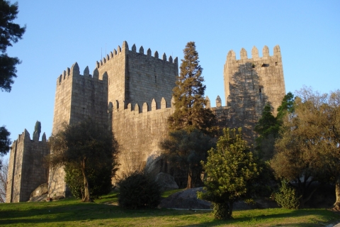 Guimarães: visite privée d'une demi-journée au départ de PortoGuimarães: demi-journée Visite privée de Porto