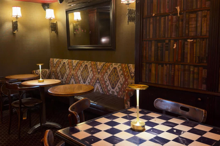 Paris: enjoy a glass of champagne with sweets at the Arc de Triomphe Parisian champagne snack