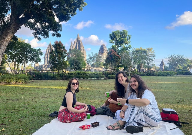 Yogyakarta : Prambanan early morning guided tour