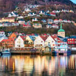 Bergen: tour a piedi per piccoli gruppi con giro panoramico in traghetto