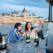 Budapesti hajókázás korlátlan proseccóval és kilátással a Dunára