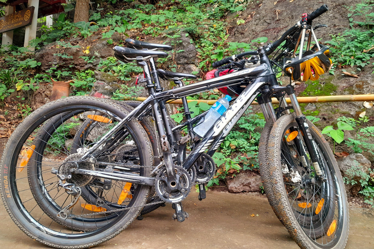 Luang Prabang: Guided Rice Field Bike Tour with Ferry Ride