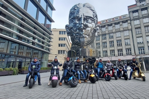Praga sobre ruedas: Visitas guiadas privadas y en directo en eScootersVisita guiada en directo en eScooter 180 min en inglés