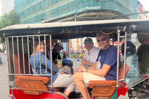 Phnom Penh: Hidden Gems Walking Tour with Local Guide