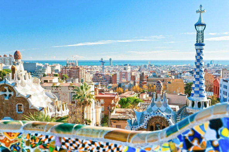 Barcelone et le Parc Güell : Visite d&#039;une demi-journée privée avec prise en chargeBarcelone et le Parc Güell : Visite privée d&#039;une demi-journée avec prise en charge