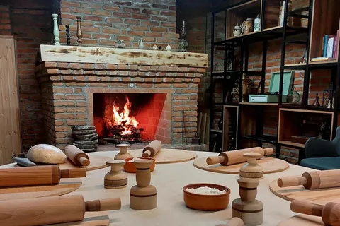Kutaisi: Georgian Traditional Food Masterclass at family