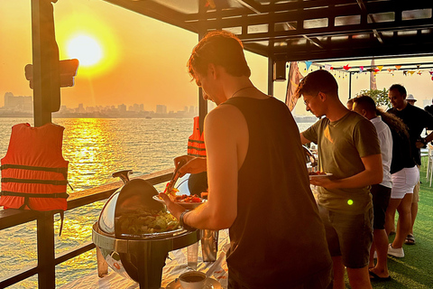 Phnom Penh: Sunset Cruise - Three Packages to Choose From! Golden Package - Freeflow Beer, Soft Drinks & Delicious Food